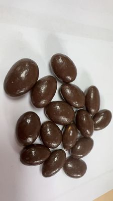 อร่อยอร่อยของช็อคโกแลตเคลือบอัลมอนด์สําหรับเวลาอาหารว่าง