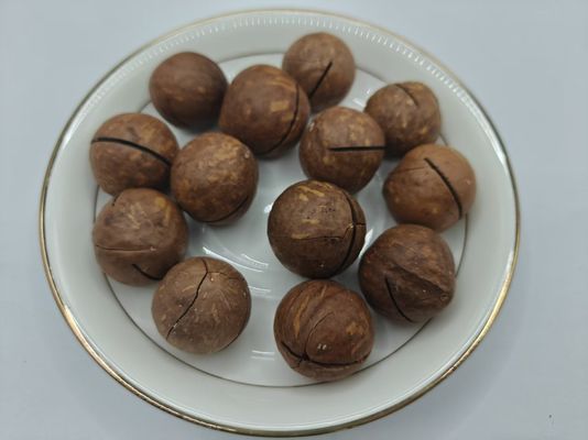 ถั่วแมคคาเดเมียธรรมชาติแสนอร่อย บรรจุในถุงพลาสติก