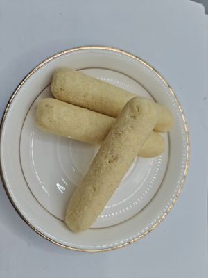 สัมผัส Crunch Of Milk Crispy Rolls ในถุงพลาสติกที่สะดวกสบาย