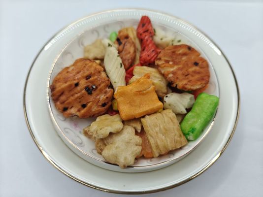 อร่อยแบบกําเนิด ผสมครั๊กเกอร์ข้าว แพ็คหลากหลาย แพ็คหลากหลาย พร้อมสารสกัดน้ํามัน