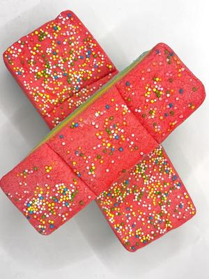 มาร์ชเมลโลว์ ดรีมเค้ก เรนโบว์ สเวิร์ล – เหนียวนุ่มพิเศษ, ฟูนุ่มสุดๆ & ความสุขจากน้ำตาล 100%