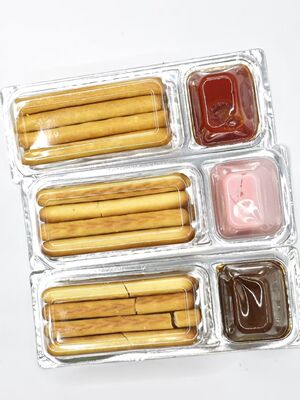 สตรอว์เบอร์รีดิปกรอบพร้อมสตรอว์เบอร์รีเพียวเรจริงและขนมสำหรับเด็กเสริมแคลเซียมที่ไม่ใช่จีเอ็มโอสำหรับกล่องอาหารกลางวัน