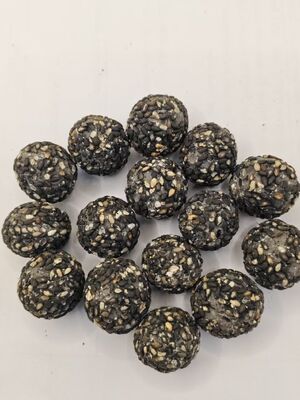 ห้าแท่งกรุบกรอบงาดำและถั่วลิสง - งาดำ, โกจิเบอร์รี่ดำ, ถั่วดำ, มัลเบอร์รี่ดำ, ข้าวกล้องดำ